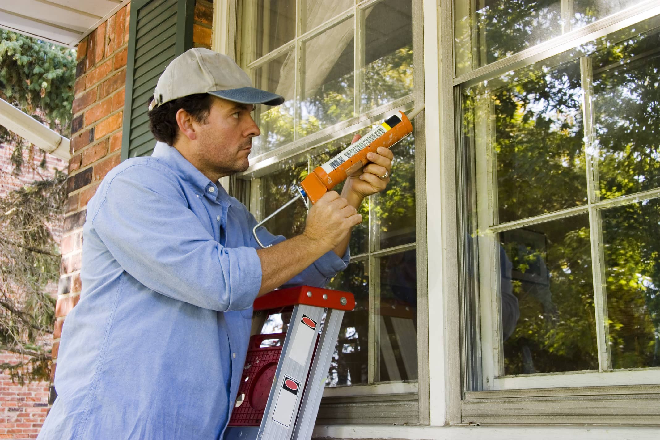 Re-caulking outdoor window frames