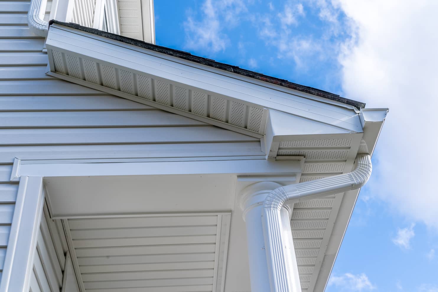 Gutter hanger on a house